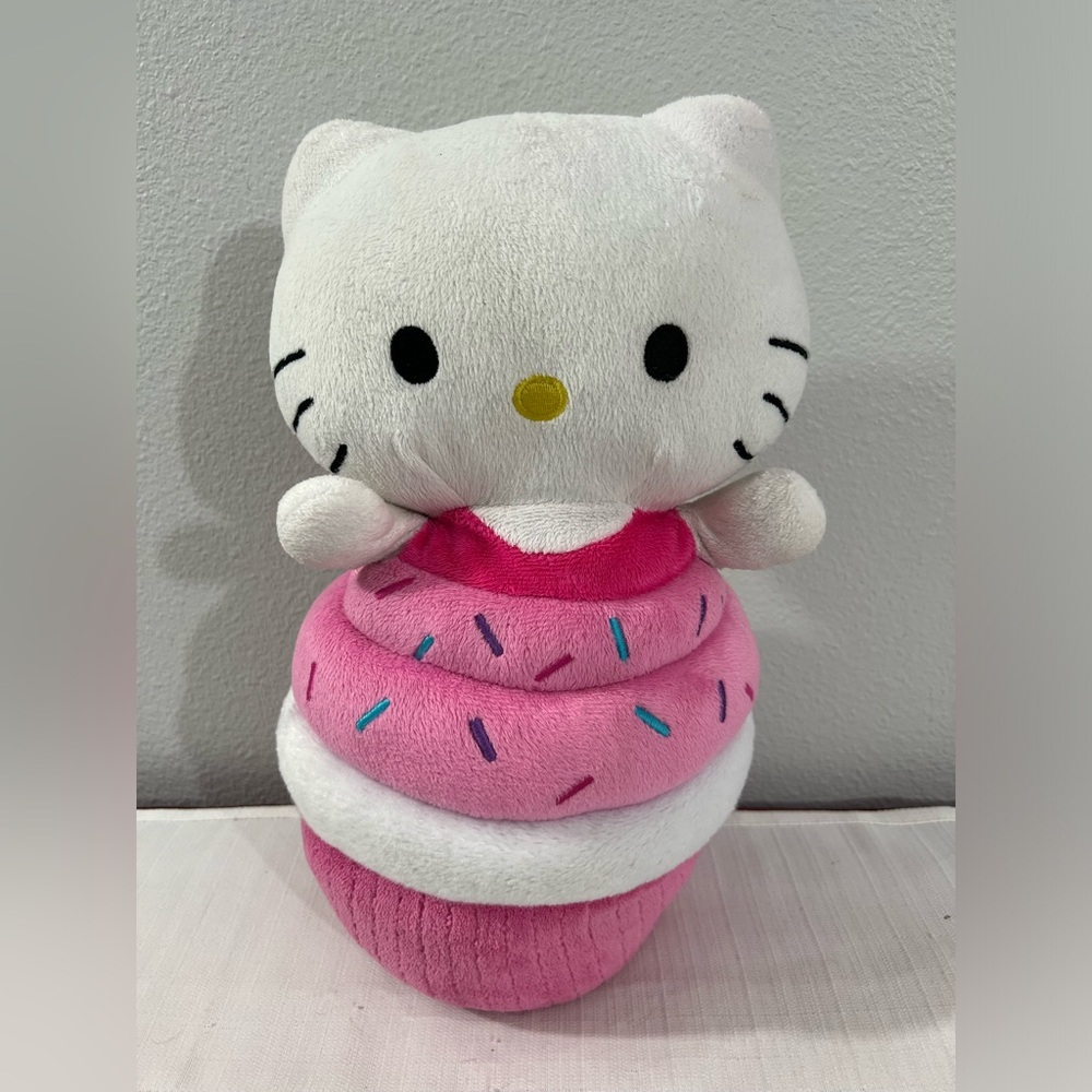Hello‎ Kitty cupcake plush missing bow